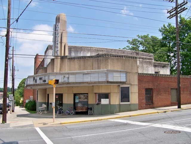 Marion, NC - Marion Event Center closes in old House Theater - Cinema