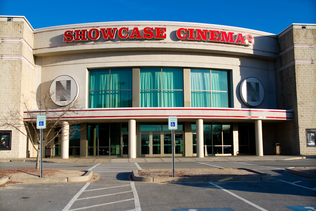 Where can you find the Showcase Cinema showtime listings for Lowell, MA?