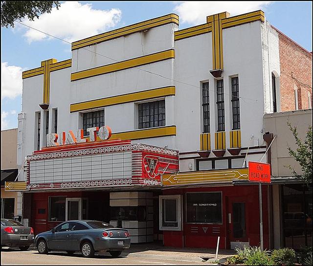 Rialto Theatre in Beeville, TX - Cinema Treasures