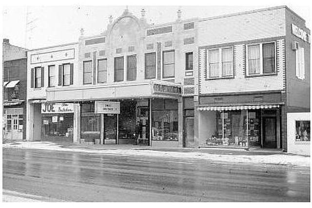 MOMENCE Theatre, Momence, Illinois.