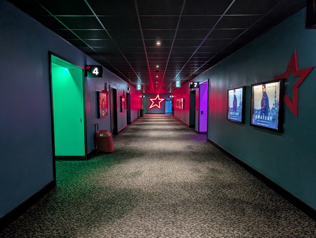 Screen corridor