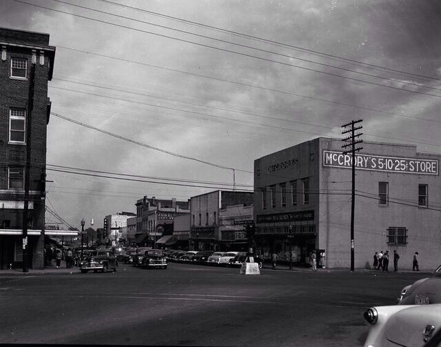 Circa 1950, Palace Theatre background left of center. Original source unknown.