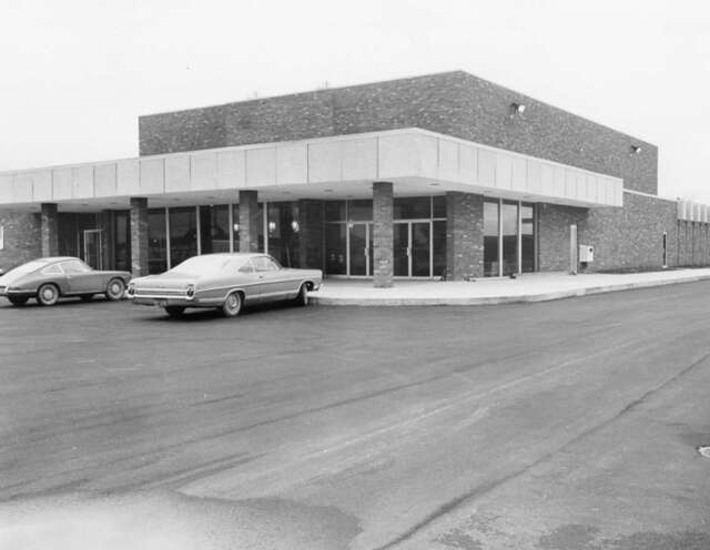 Photo source defunct website.