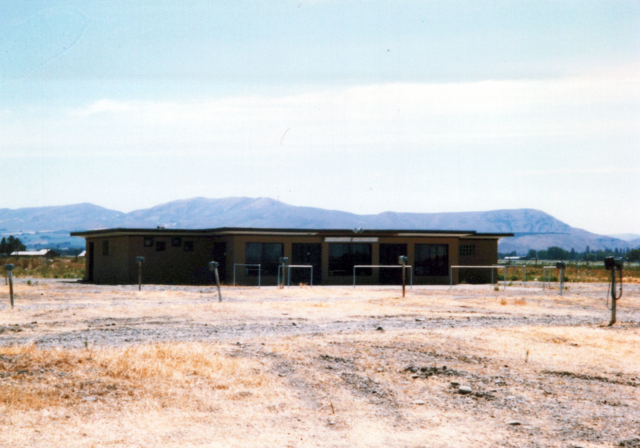 Ellen Drive-In: Building