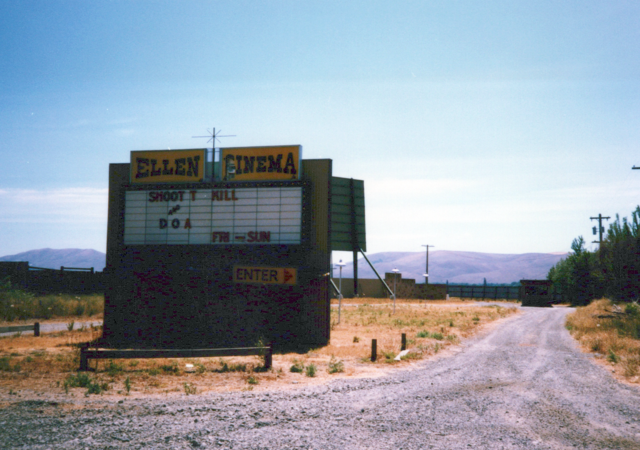 Ellen Drive-In: Entrance