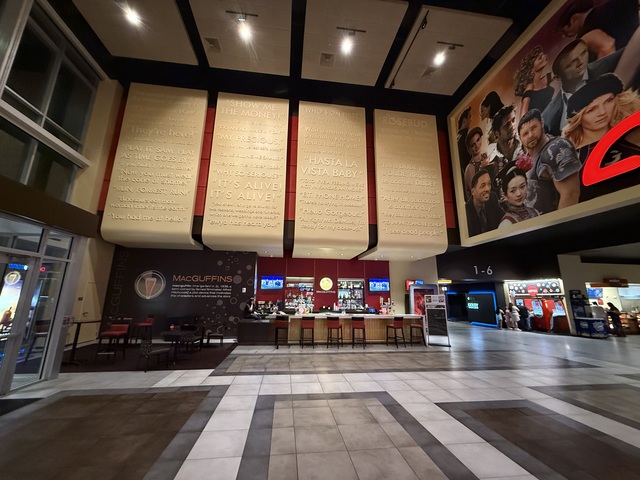 AMC Oakbrook Center 12