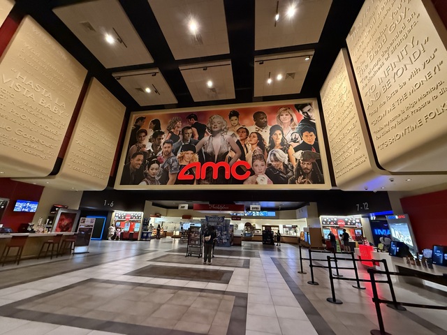 AMC Oakbrook Center 12