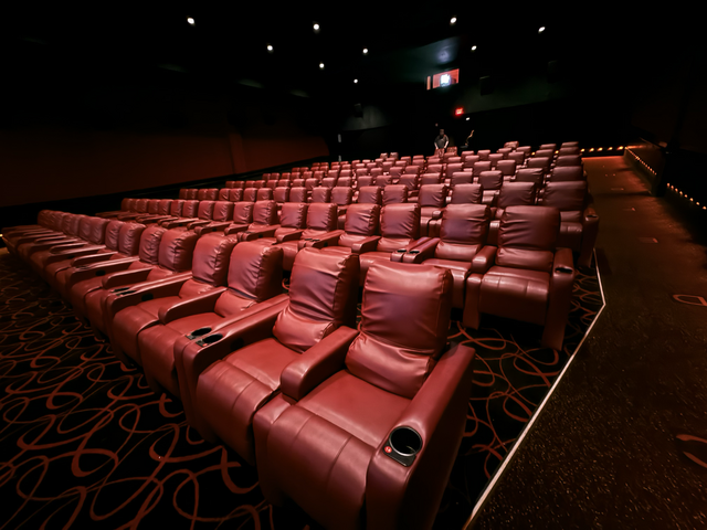 AMC Oakbrook Center 4