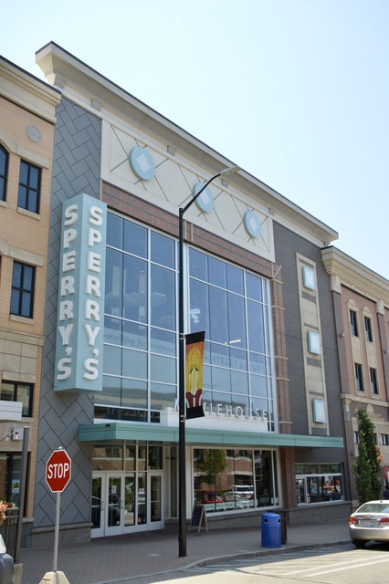 Sperry’s Moviehouse Holland