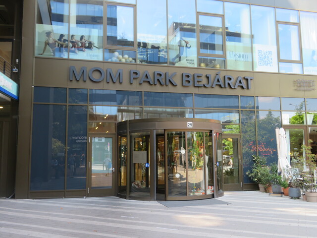 Cinema MOM Park