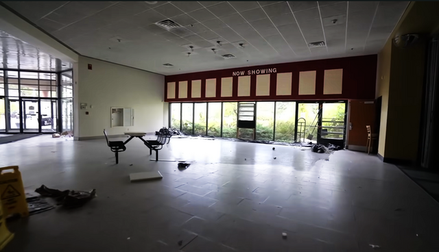 Regal 10 at Berkshire Mall