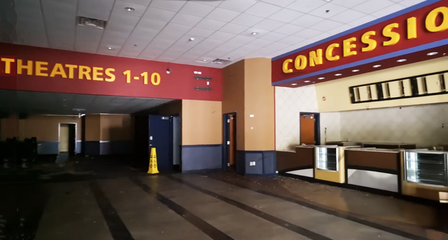 Regal 10 at Berkshire Mall