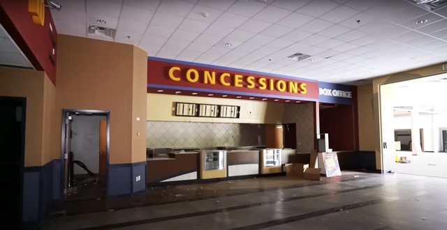 Regal 10 at Berkshire Mall