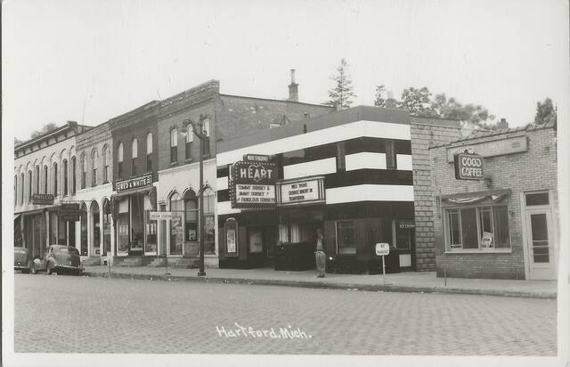 Crisper version of the 1947 post card courtesy Fred Bassett.