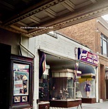 ["Grand Theatre entrance on 31st St. at the end of the Astoria Line "]
