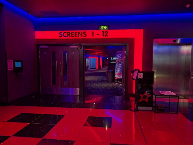 Screens corridor entrance