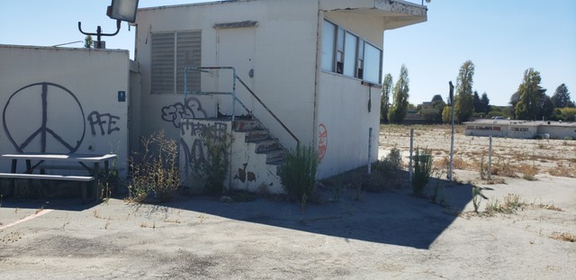 Backside Projection Booth Building