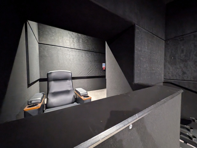 Screen 8 Rear Wheelchair Box