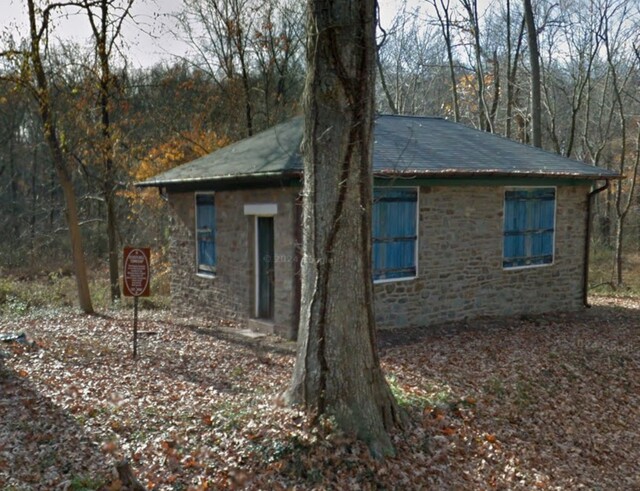 Valley Park - ticket booth (2012)
