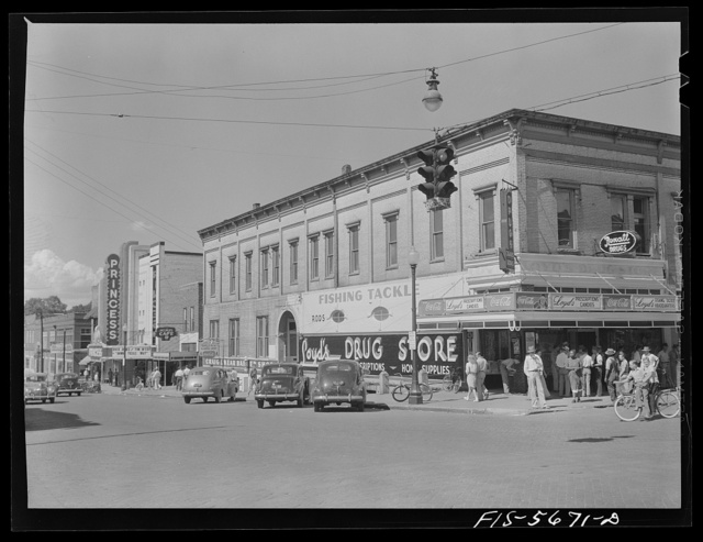 1942 photo credit Library of Congress.