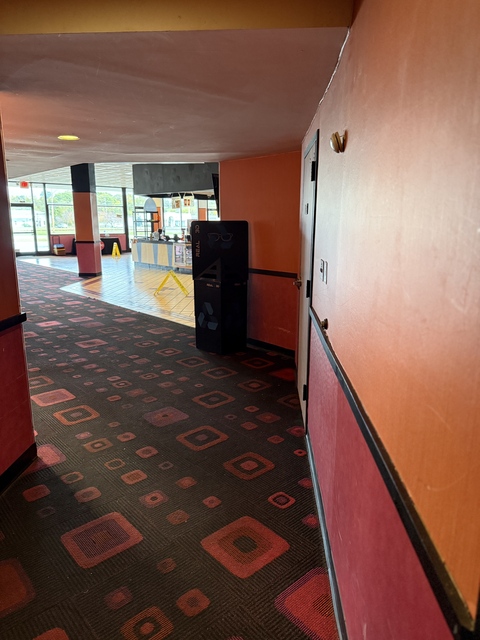 AMC Classic Salem Valley 8