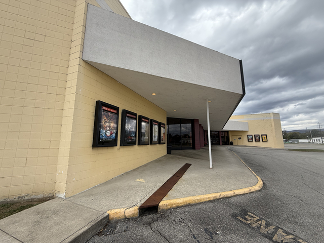 AMC Classic Salem Valley 8