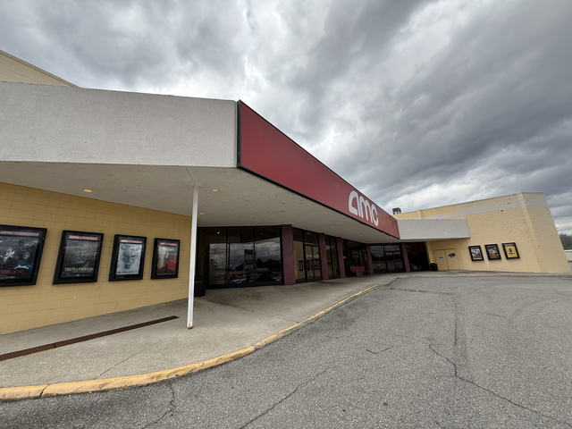 AMC Classic Salem Valley 8