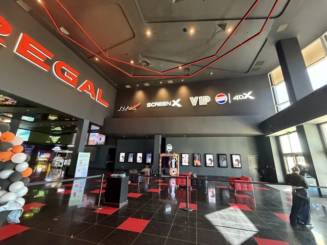 Regal Dania Pointe 4DX, RPX ScreenX & VIP