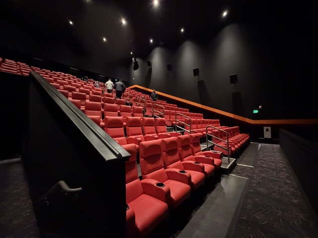 Regal Dania Pointe 4DX, RPX ScreenX & VIP