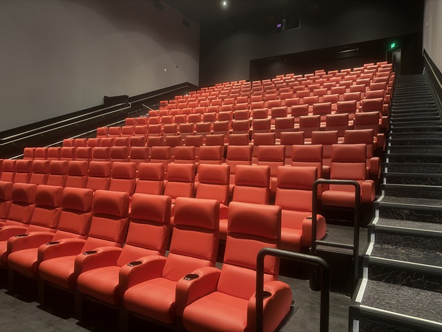 Regal Dania Pointe 4DX, RPX ScreenX & VIP