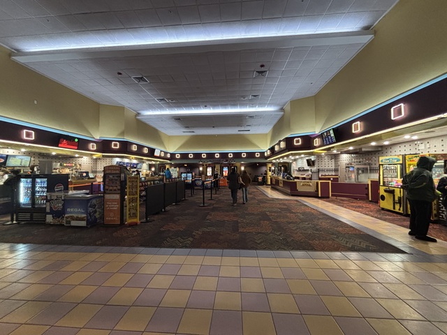 United Artists Washington Township 14 Lobby