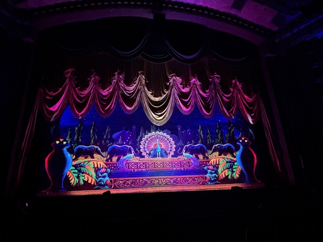 El Capitan Theatre Curtain Show