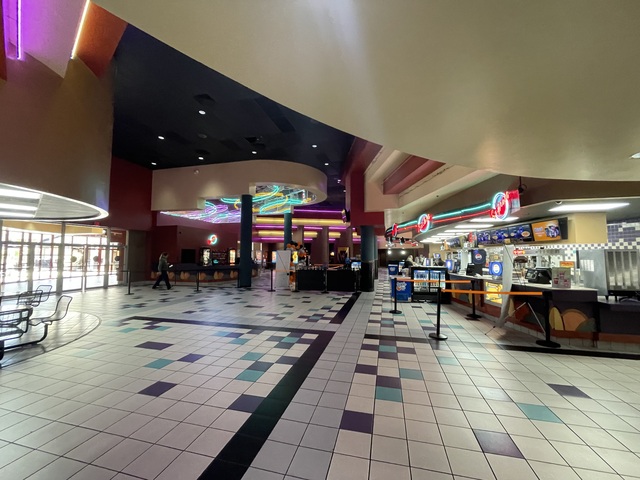 Regal Magnolia Place 16