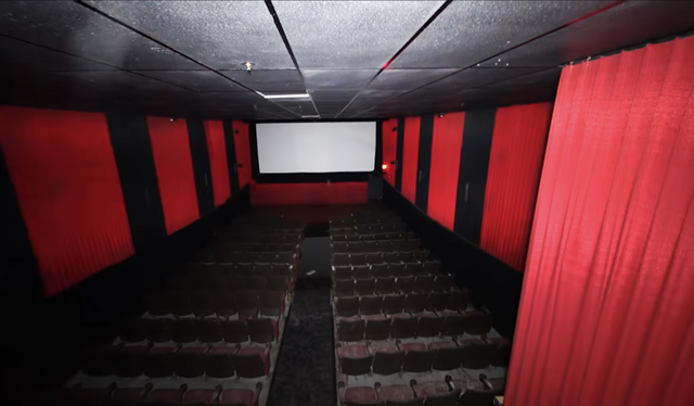 Screens at Cincinnati Mall