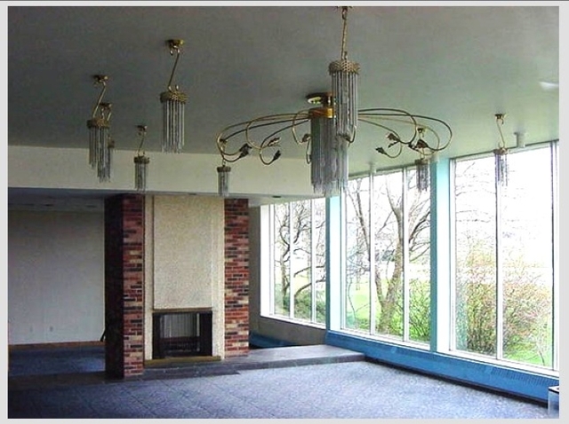 Hoilday Theatre Lobby