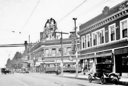 1922 
