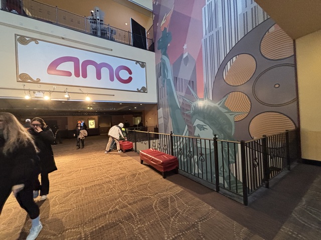 AMC 34th Street 14 3rd Floor Lobby