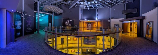 Gallery level foyer