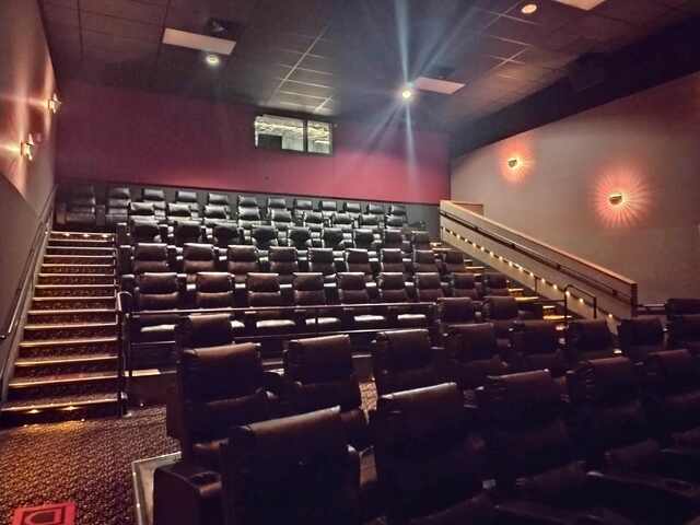 AMC Fashion Valley 18