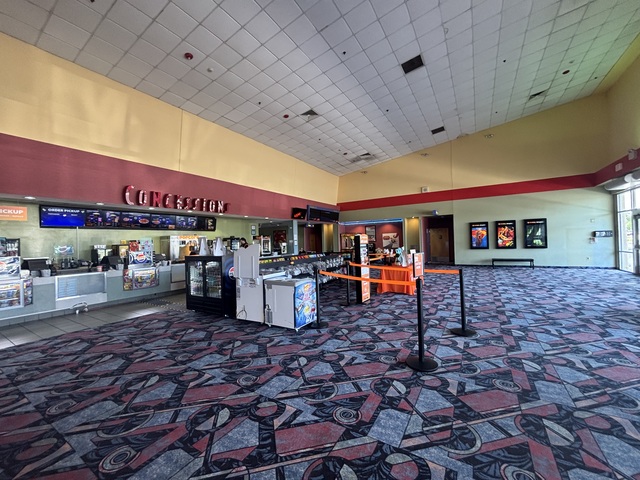 Regal Manahawkin 10 Lobby