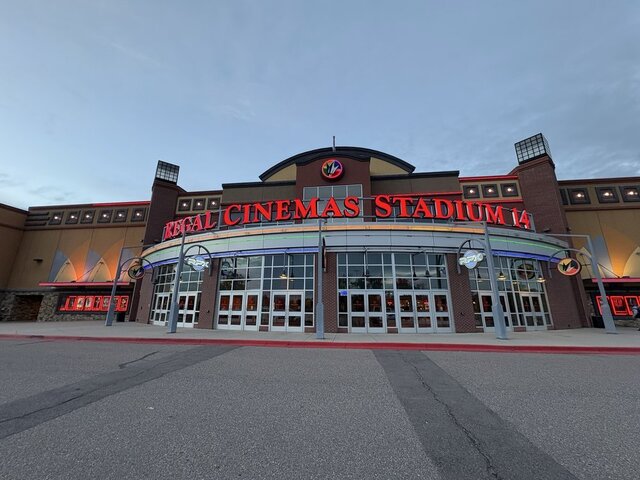Regal River Point Stadium 14
