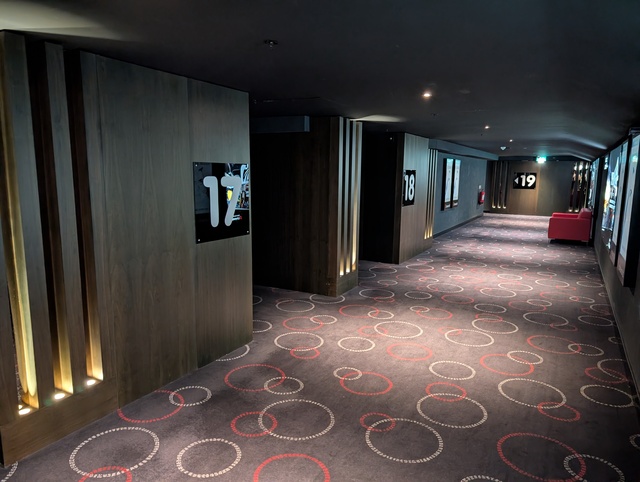 Screen 17-19 corridor