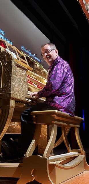 Oakland Paramount  Pipe Organ 
