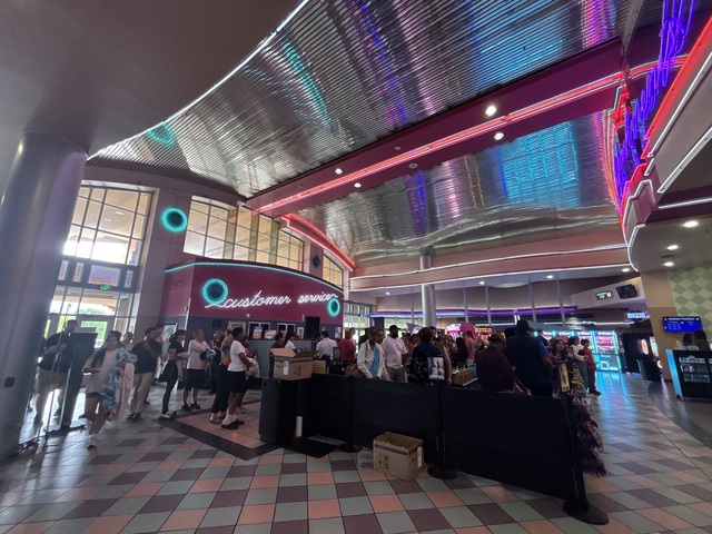 Regal Hollywood Nashville 27 Customer Service Desk
