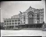 Marquee installation, 1926 photo credit Theatre Historical Society of America.