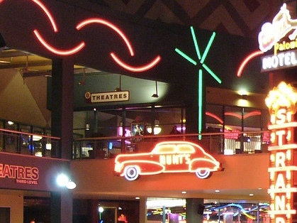 Entrance at night (2005)