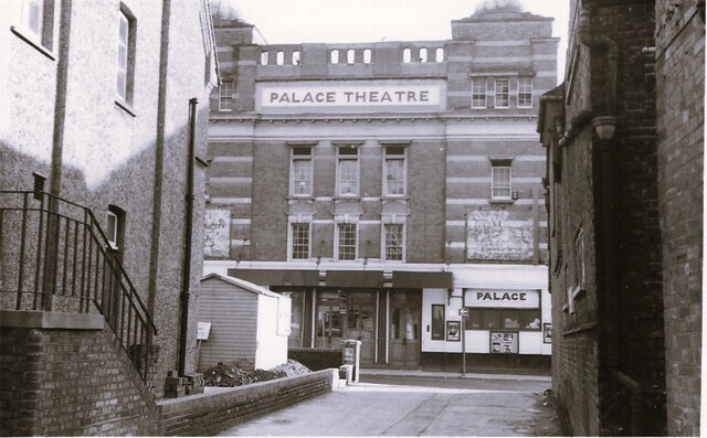 Palace Theatre Watfoer