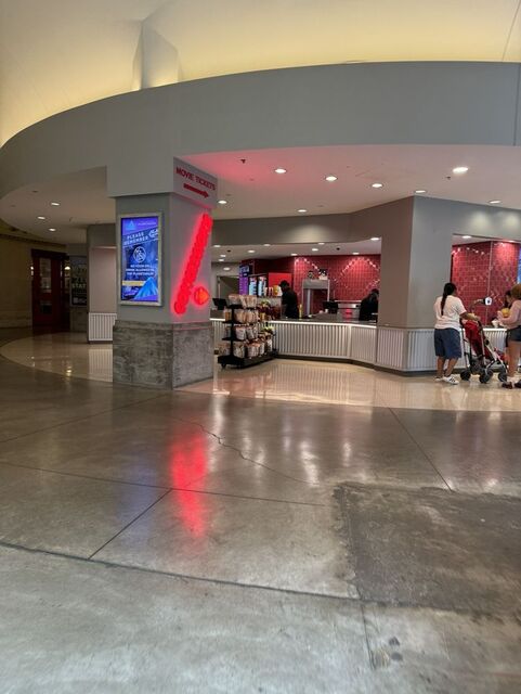 Regnier Extreme Screen at Union Station